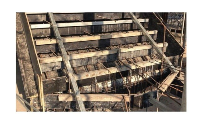 giàn giáo và cốp pha lắp đặt cầu thang