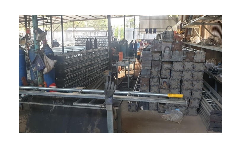 máy móc và nhà xưởng sản xuất khung